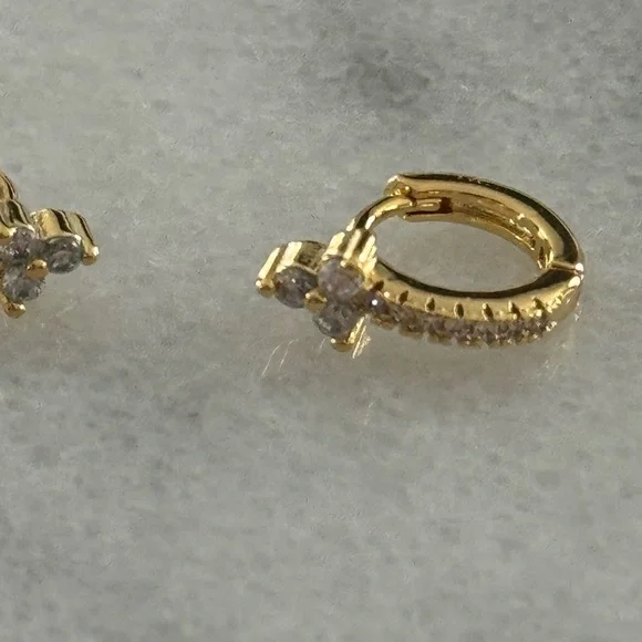 Gold Flower Crystal Pave Small Huggie Hoop Earrings 

Brand New - Picture 5 of 5